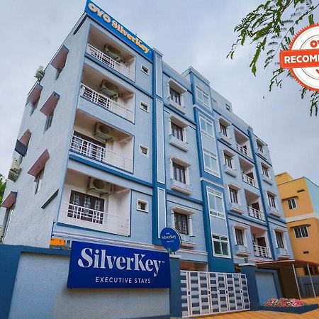 Oyo Silverkey 74581 Nallagandla Hotel Hyderabad Exterior foto