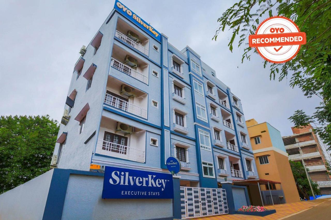 Oyo Silverkey 74581 Nallagandla Hotel Hyderabad Exterior foto