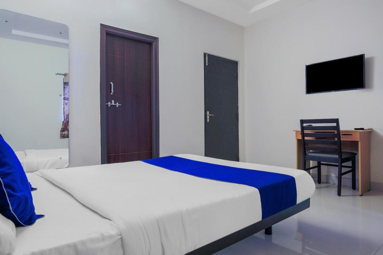 Oyo Silverkey 74581 Nallagandla Hotel Hyderabad Exterior foto