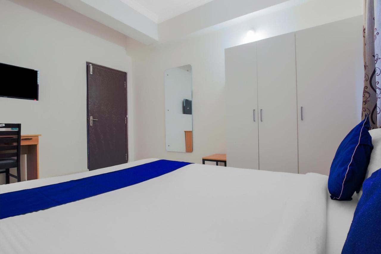 Oyo Silverkey 74581 Nallagandla Hotel Hyderabad Exterior foto