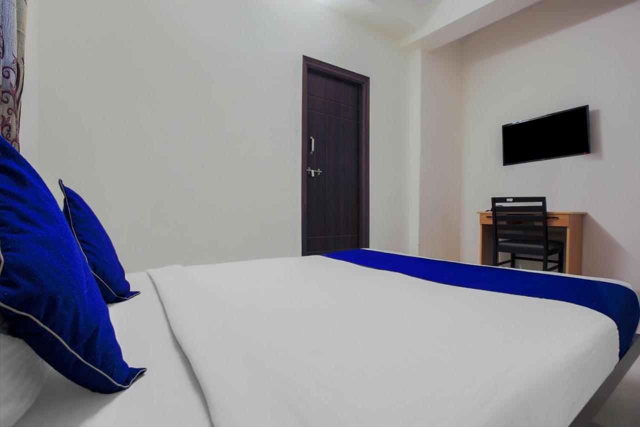 Oyo Silverkey 74581 Nallagandla Hotel Hyderabad Exterior foto
