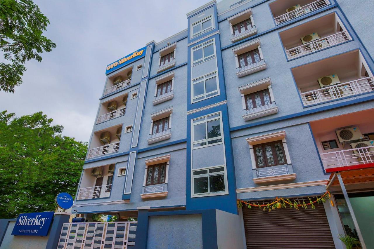 Oyo Silverkey 74581 Nallagandla Hotel Hyderabad Exterior foto